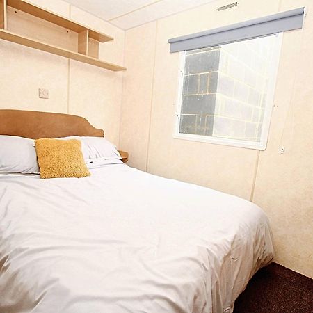 Highfield Grange, Orchards Villa Little Clacton Bagian luar foto